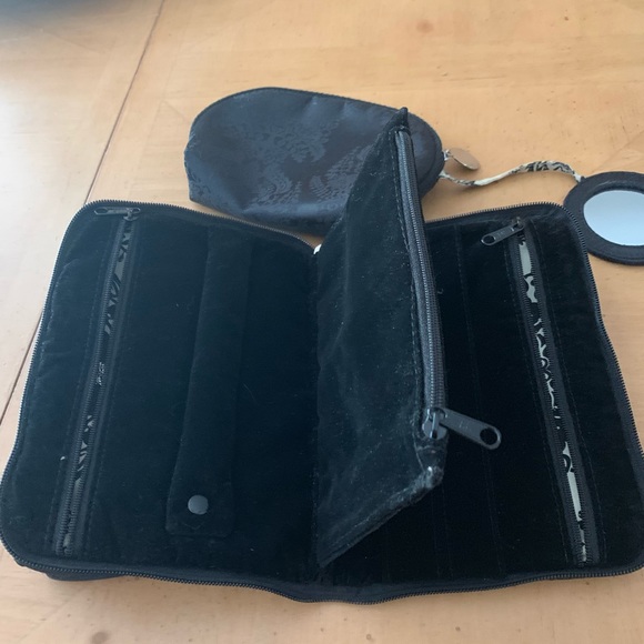 3 bags 1)Jewelry, 2)makeup & 3) credit cards & $$$ - Picture 4 of 5